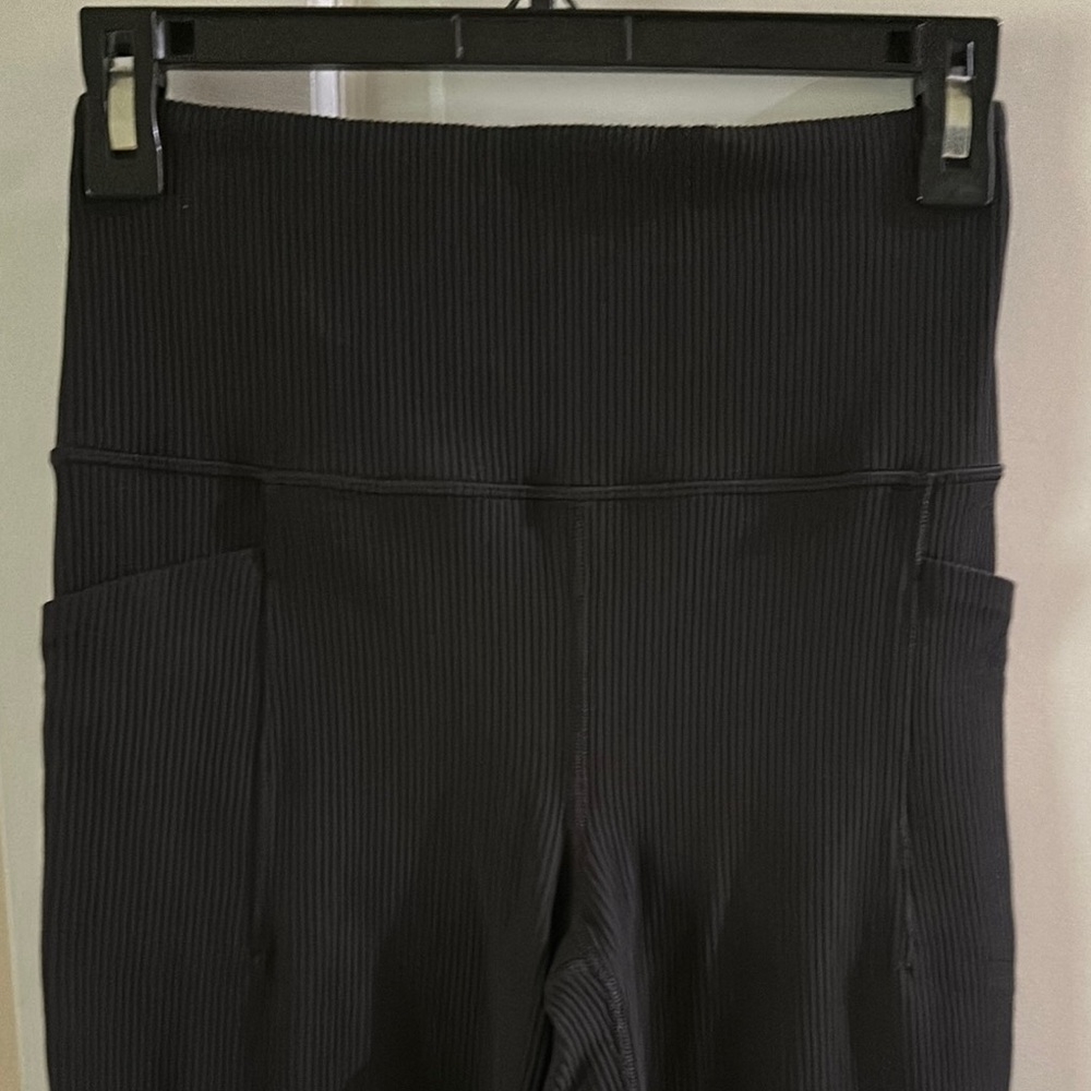 Athleta Black Salutation Stash Ribbed Flare Leggings. Size Small